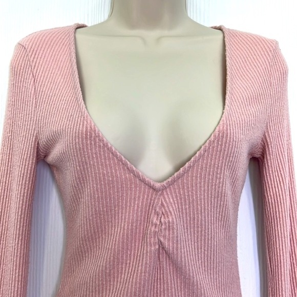 Free People - Cozy Up With Me Pink Salt Ribbed Long Sleeve Deep V Bodysuit Small - Picture 5 of 12